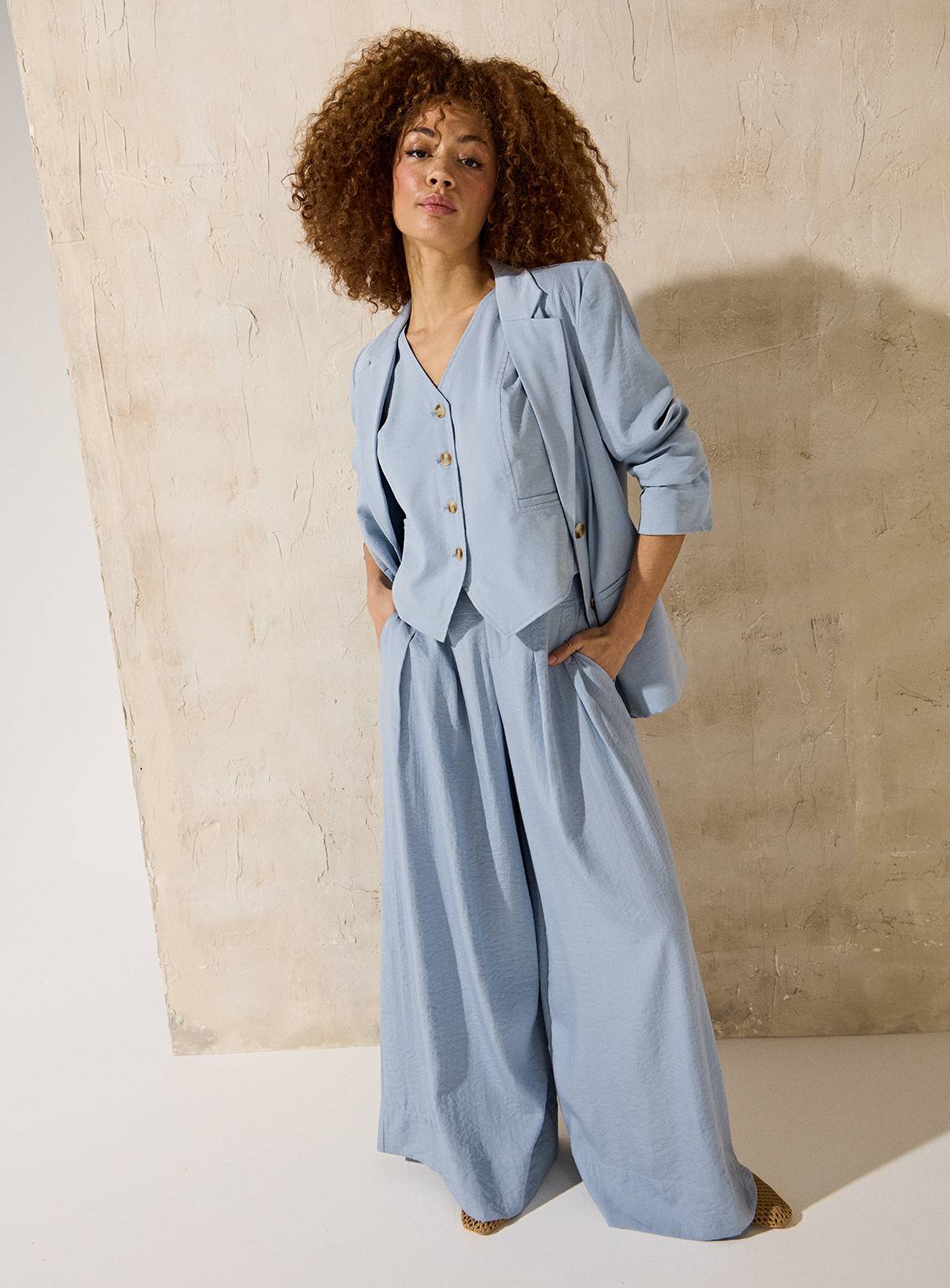EVERBELLE Blue Soft Tailored Waistcoat 16 - Image 2